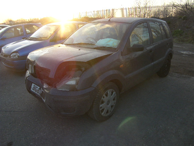 2003 FORD FUSION  Parts