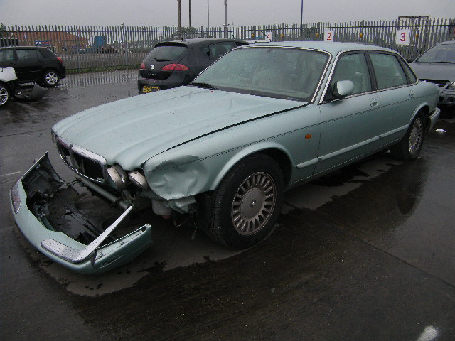 1999 JAGUAR XJ8 AUTO Parts
