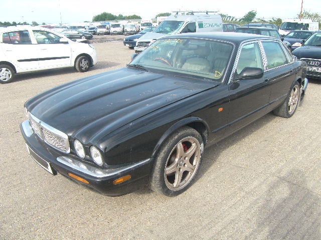 2001 JAGUAR XJ8 AUTO Parts