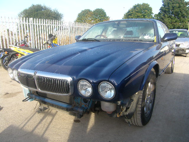 2001 JAGUAR XJ8 AUTO Parts