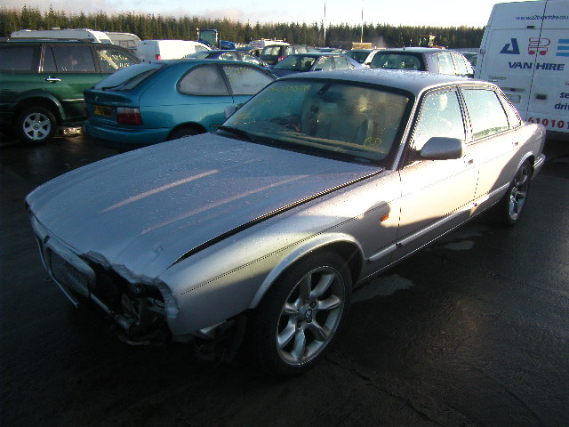 2000 JAGUAR XJR V8 AUT Parts